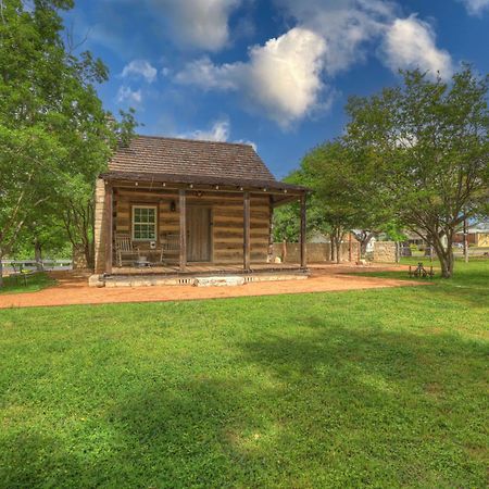 Town Creek Cabin Walk To Main St Villa Fredericksburg Exteriör bild