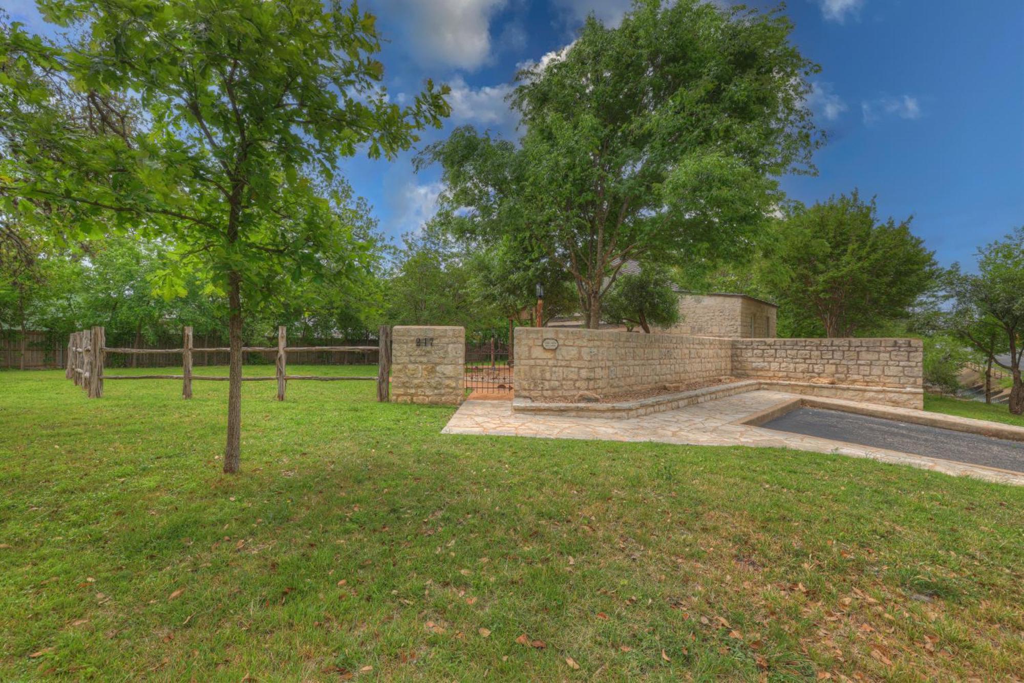 Town Creek Cabin Walk To Main St Villa Fredericksburg Exteriör bild